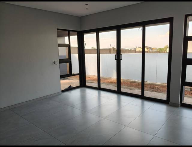 3 BEDROOM FREEHOLD FOR SALE IN CASHAN